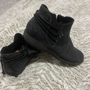 Earth origins size 9.5. Worn once! Like new